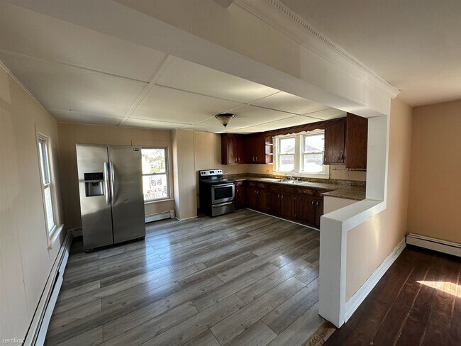 Foto del edificio - 3 br, 1 bath Duplex - 84 Glasco Turnpike 2