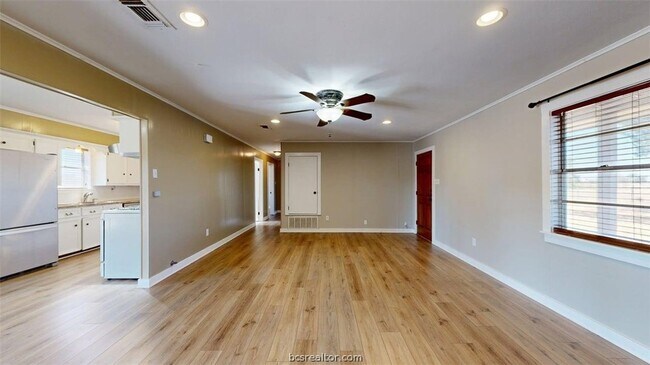 Foto del edificio - 8251 W Sh-21