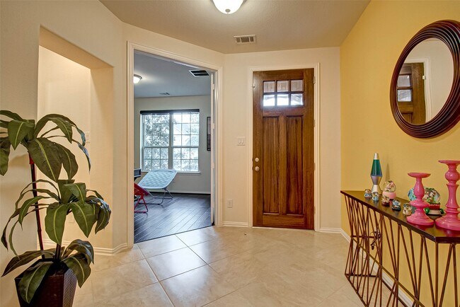 Foto del edificio - 8219 Peppervine Ct