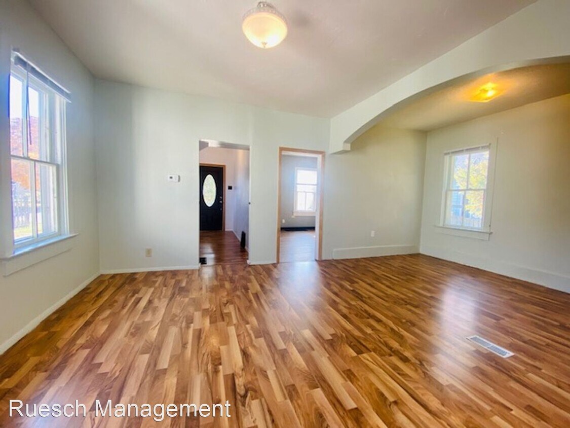 Primary Photo - 3 br, 1 bath House - 2255 Manitowoc Rd