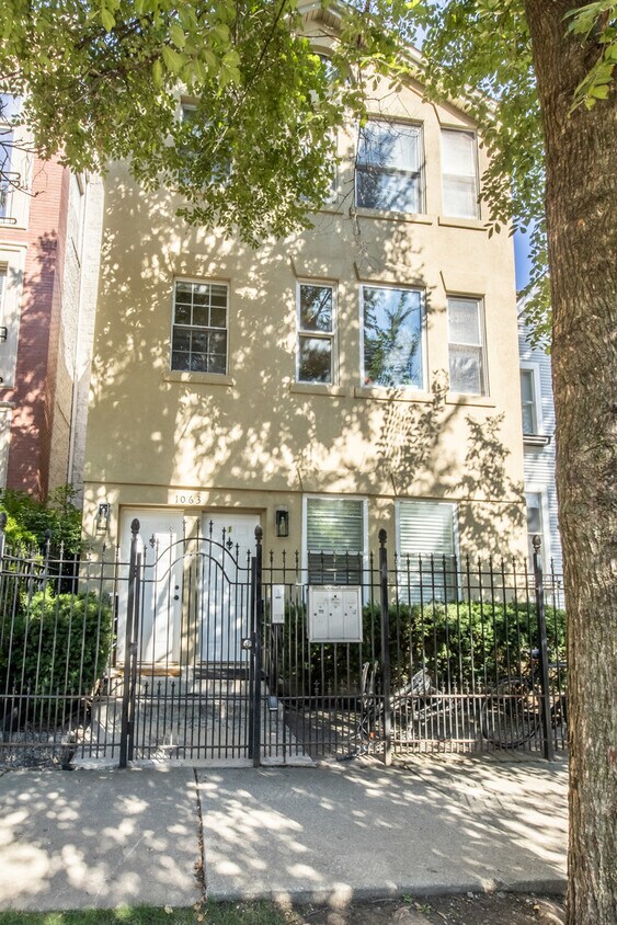 Primary Photo - 1063 N Wood St