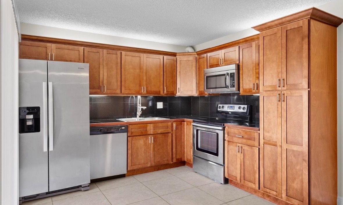Primary Photo - 1420 Augusta Cir