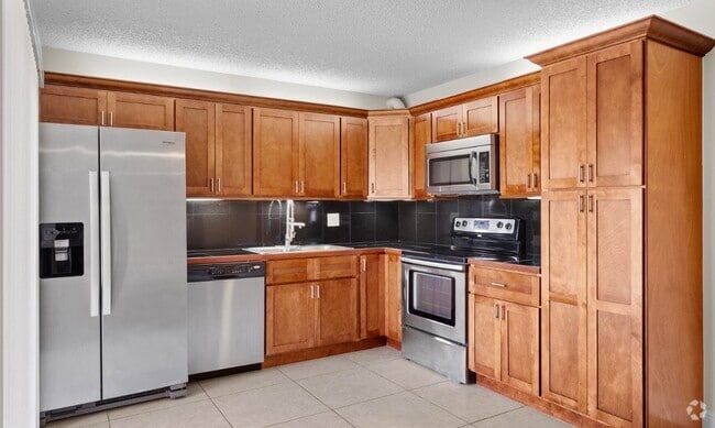 Building Photo - 1420 Augusta Cir