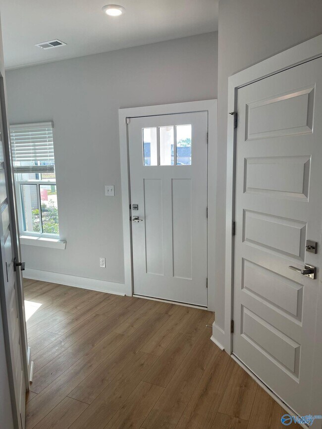 Building Photo - 460 Raleigh Elm Dr
