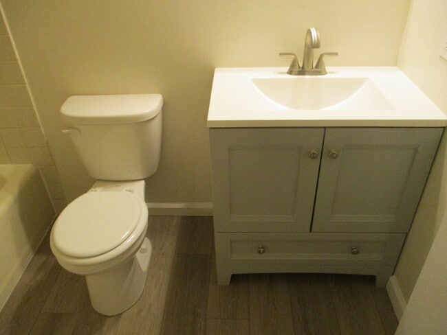 Building Photo - Northampton School District spacious end unit townhome located in the Borough of Bath featuring s...