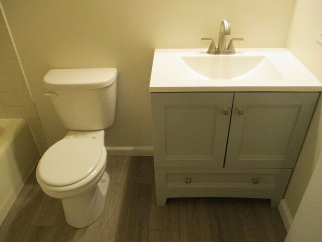 Foto del edificio - Northampton School District spacious end unit townhome located in the Borough of Bath featuring s...