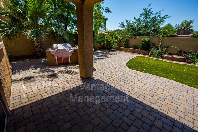 Foto del edificio - 4035 E Bellerive Dr