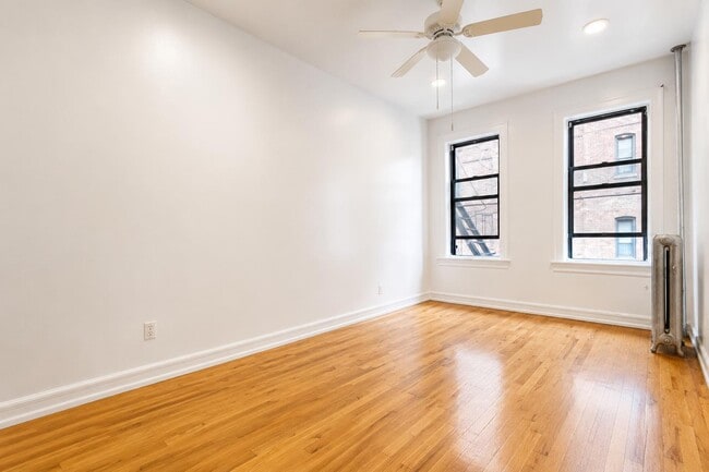 Foto del edificio - 4305 Broadway