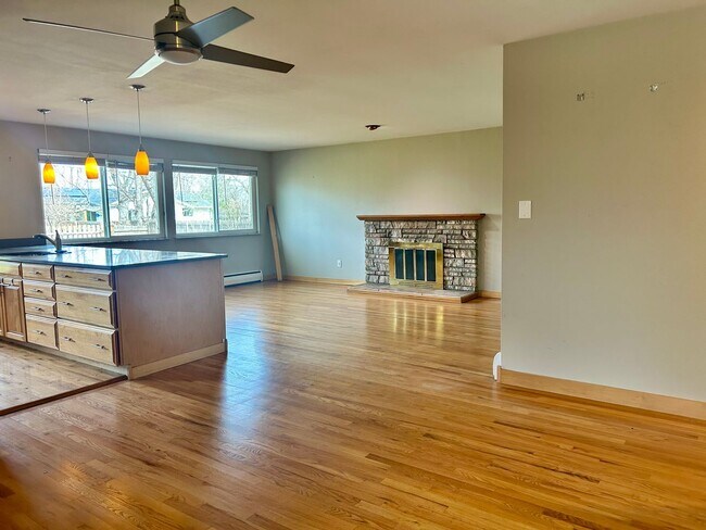 Foto del edificio - Beautiful and Spacious 4 Bd/3 Ba House wit...