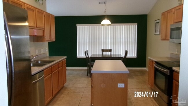 Building Photo - 571 Riola Pl