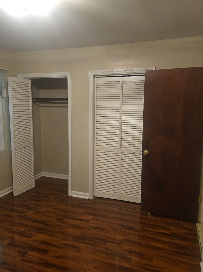 Foto del edificio - "Charming 2-Bed Townhouse Retreat on Fleming Road – Spacious Comfort in Charleston!"