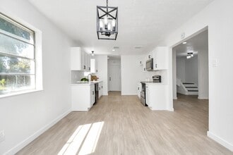 Building Photo - 9912 Cardinal St