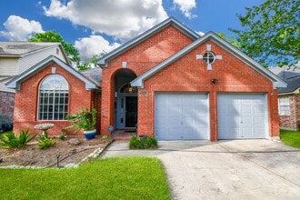 Building Photo - 8323 Lake Crystal Dr