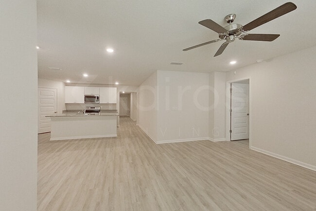 Foto del edificio - 317 Monarch Ln