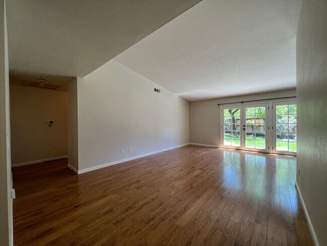Building Photo - Gorgeous 4 Bedroom Home - Coming Soon