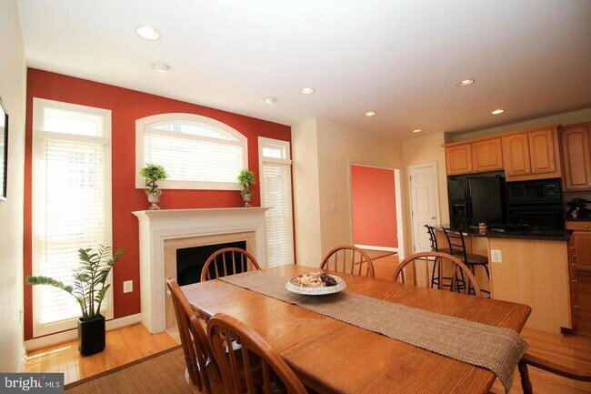 Building Photo - 4553 Fair Valley Dr