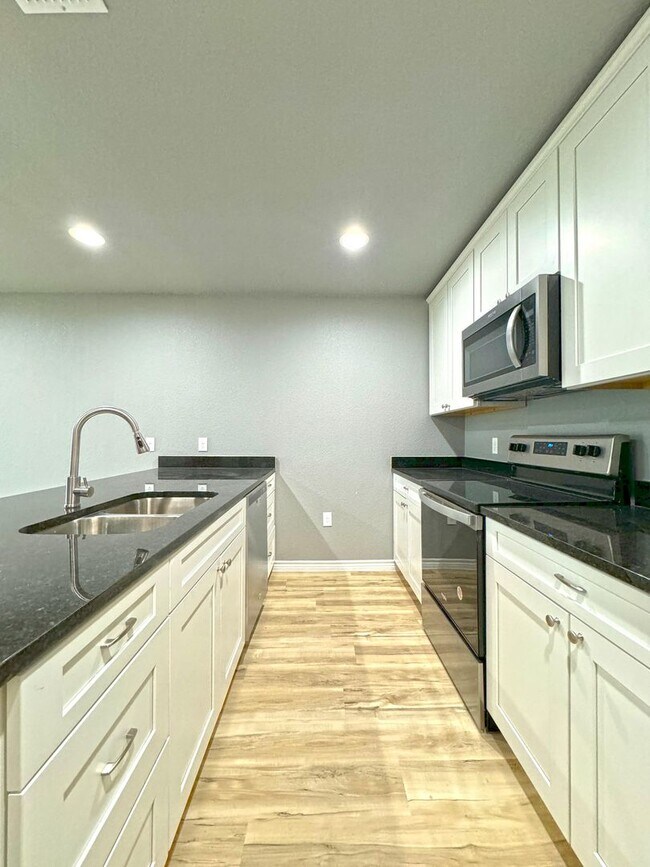 Foto del edificio - 9114 Apartment Homes || Midway ISD || Water & Electricity Paid