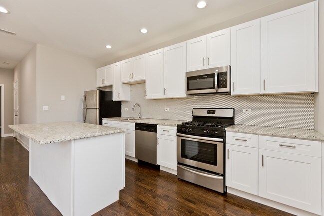 Foto del edificio - Modern two-bedroom renovated apartment in ...