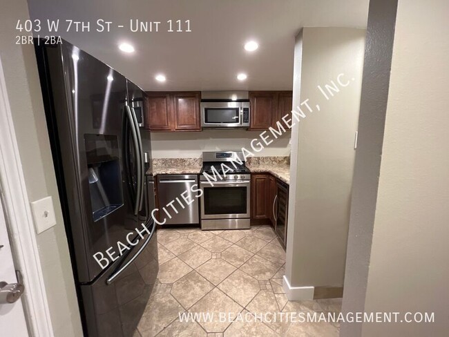 Building Photo - 403 W 7th St