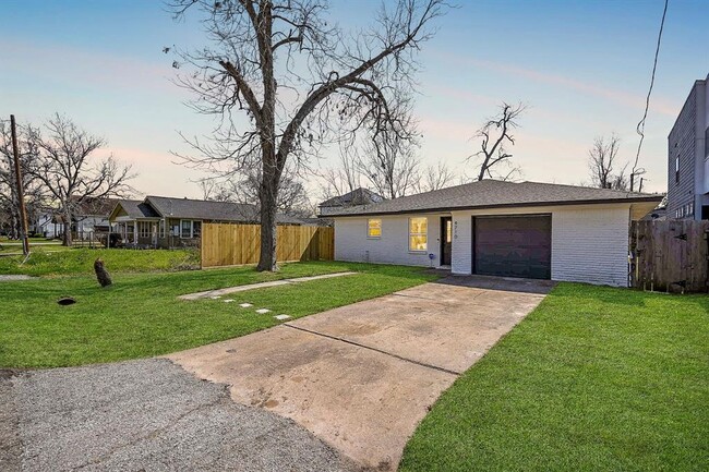 Building Photo - 4710 Hershe St
