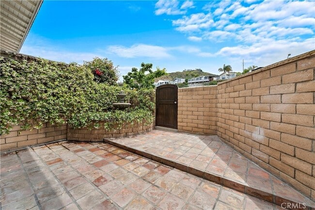 Building Photo - 7 Blue Lagoon