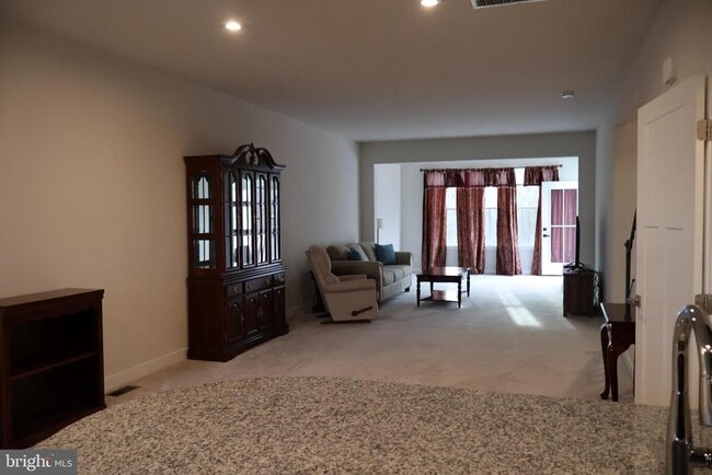 Foto del edificio - 659 Thomas Penn Dr