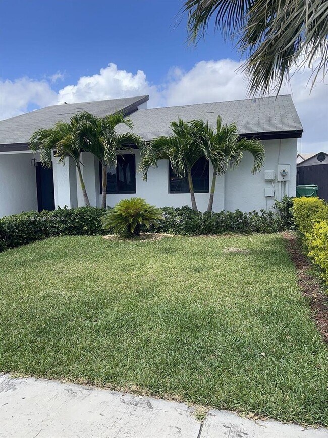 Building Photo - 21045 SW 124th Ave Rd