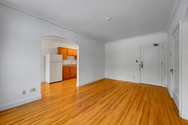 Building Photo - 2552 Garfield Ave