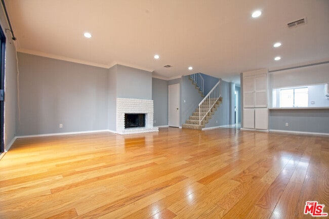 Foto del edificio - 4365 McLaughlin Ave