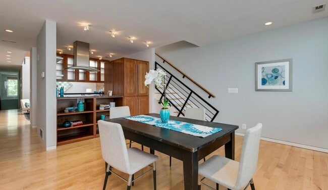 Foto del edificio - 1207 Lamont St NW