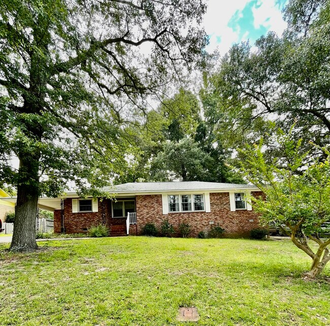 Foto del edificio - 2403 Hunt Club Rd