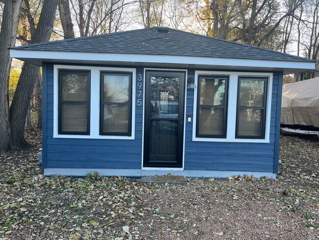 Building Photo - 3975 Sunset Dr