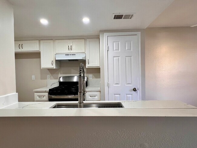 Foto del edificio - 1731 Normandy Pl