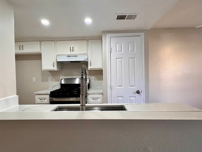 Building Photo - 1731 Normandy Pl