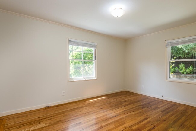 Foto del edificio - 307 Stanford Ave