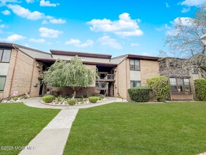 Building Photo - 41 Meadow Green Cir