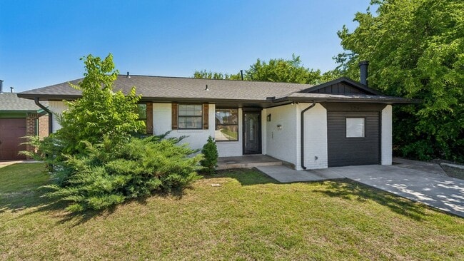 Foto del edificio - Charming 3 Bedroom Home with Spacious Backyard