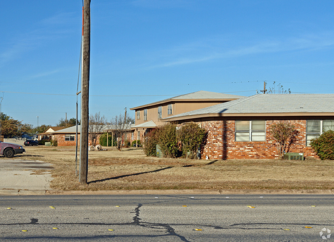 Building Photo - Elmcrest Apartments