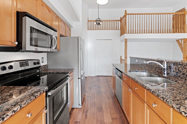 Building Photo - 2400 Ellsworth Way