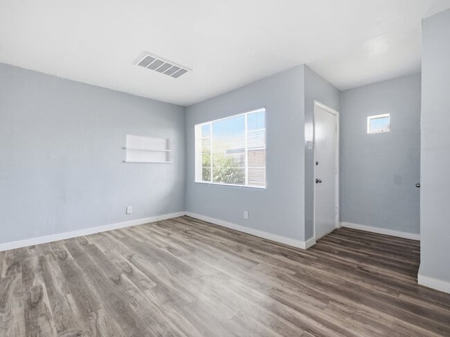 Building Photo - 2 Bedroom 1 Bathroom