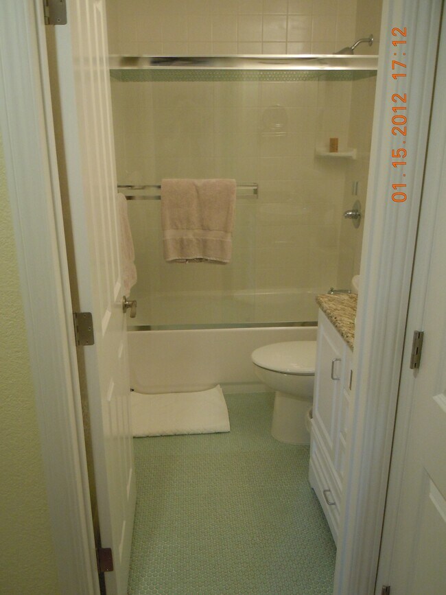 Building Photo - 525 Mandana Blvd