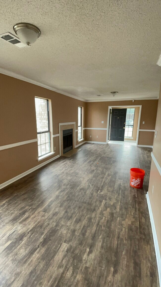 Building Photo - 3791 Gas Light Curv