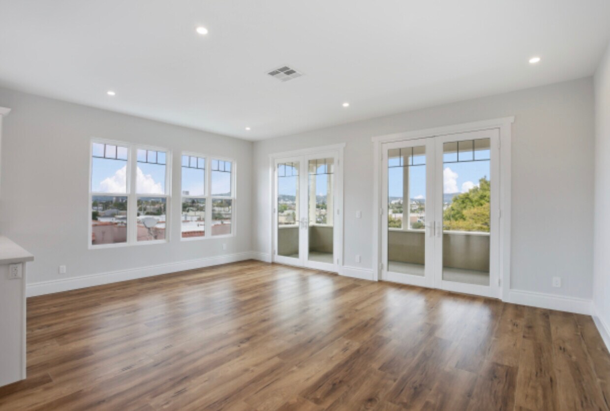 Living room area - 4632 St Charles Pl