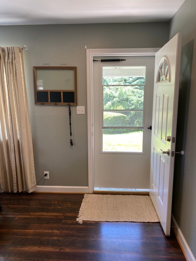 Entry - 510 Perry St