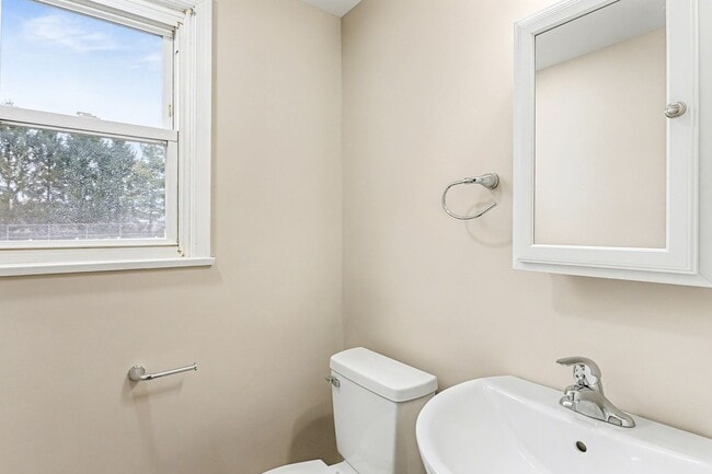 Foto del edificio - 218-222 S Sporting Hill Rd