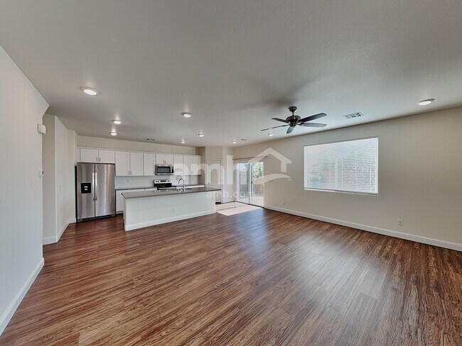 Foto del edificio - 707 Terrain Star Ave