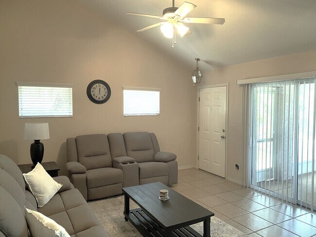 Foto del edificio - 177 Sunnyside Dr