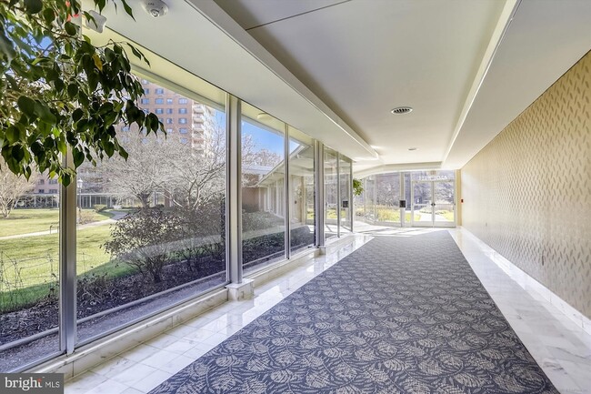 Foto del edificio - 4201 Cathedral Ave NW