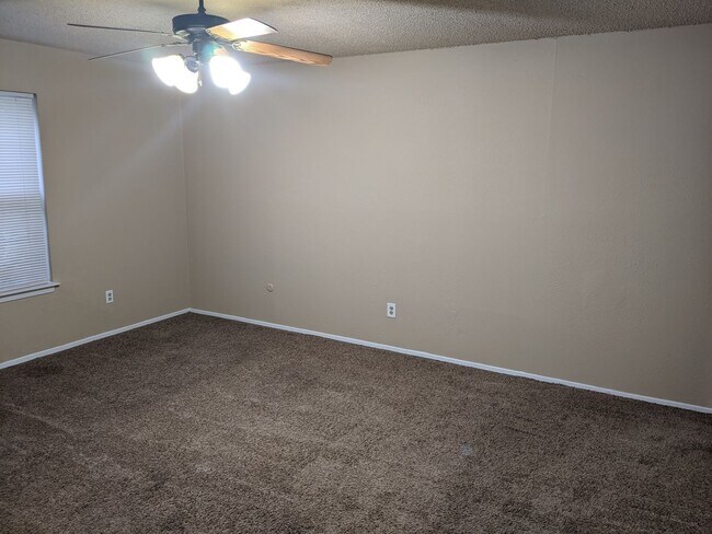 Foto del edificio - 4702 Green Hollow Dr