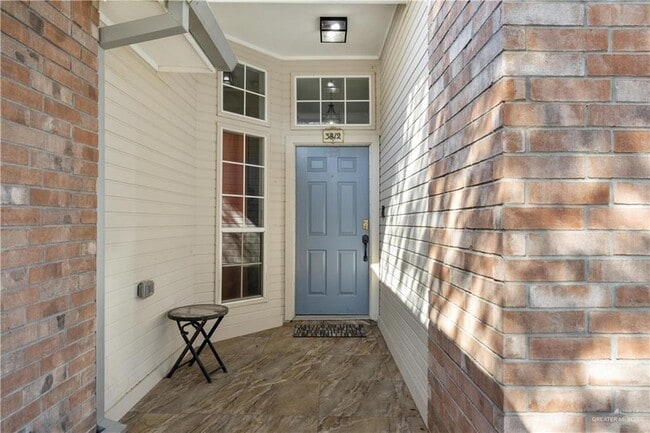 Building Photo - 37 E Xenops Ave